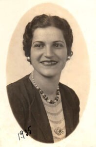 OLGA numa foto de 1935, feita em estúdio.