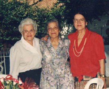 As três irmãs: ALICE, OLGA e ODETE.